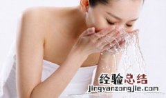 痘痘里的白色颗粒是什么东西 痘痘里的白色颗粒是闭合性粉刺