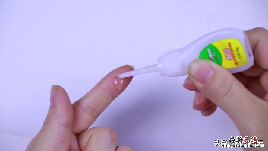 502胶水弄手上怎么去除