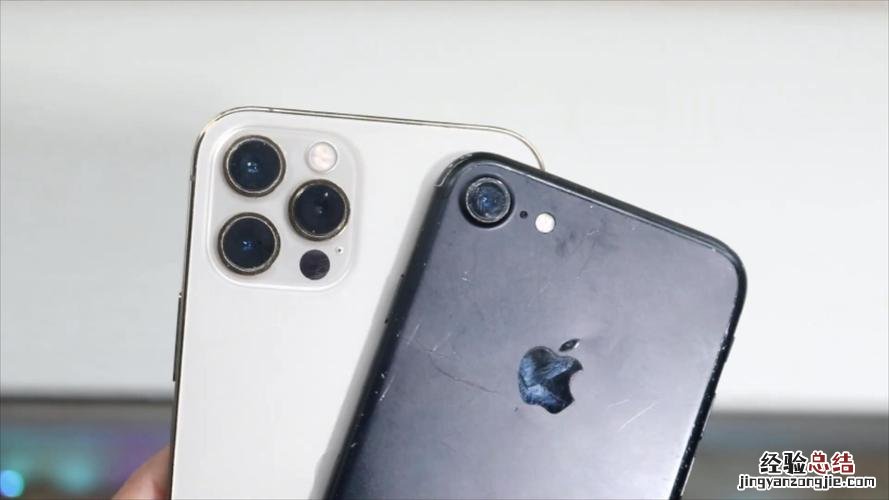 iphone12下面三个孔有什么用