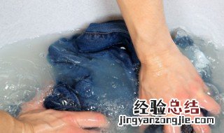 粘老鼠贴的胶弄到衣服上 怎么才能把它去掉 老鼠贴的胶粘衣服上怎么洗掉