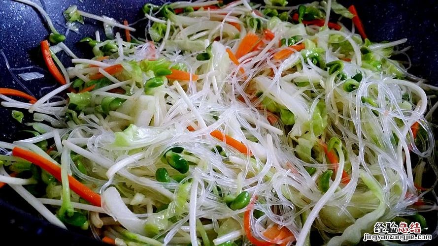 鸡翅炖营养好吃的胡萝卜白皮冬瓜三棵绿豆芽
