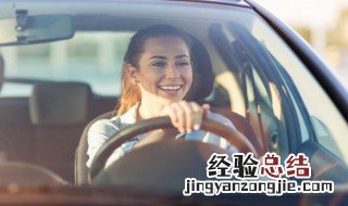 教练踩离合正确方法图 教练踩离合正确方法