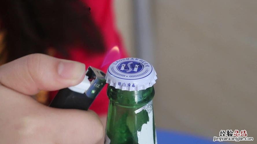空手开啤酒瓶盖技巧