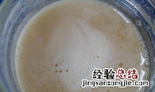 蜂蜜有白泡沫怎么回事 蜂蜜起白泡沫怎么办