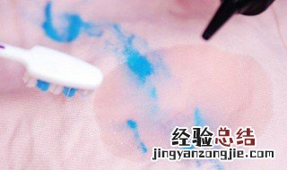 油漆在衣服上用什么办法可以快速除掉 除衣服上的油漆的方法