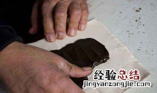 膏药弄被子上怎么洗掉 膏药弄在被套上怎么办