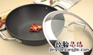 铝锅上的陈年油渍怎么去掉 食盐白醋海绵即可解决