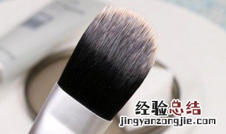 粉底液刷子怎么用 粉底液刷子的使用方法