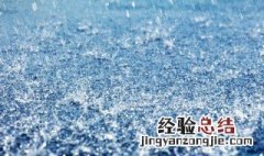 梦见下暴雨是什么征兆 女性 梦见下暴雨