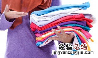 彩色衣服洗前用什么水浸泡不容易掉色 彩色的衣服怎么洗不掉色