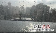 为什么会一边出太阳一边下雨 一边下雨一边有太阳