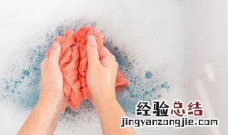 衣服弄上机油了用什么可以洗掉 衣服上的机油怎么去除小窍门简单