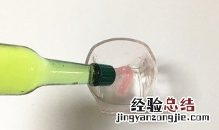 花露水可以抹痘痘吗 脸上长痘痘可以用花露水吗