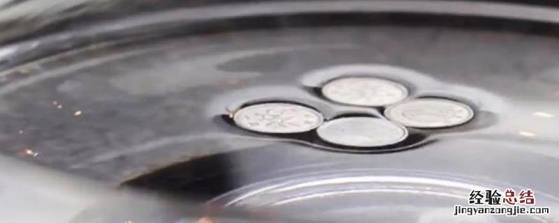 硬币浮在水面上主要是水的什么支撑的结果 硬币浮在水面上主要是水的什么支撑