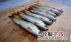 鱼头里面白色像弹簧能吃吗 鱼鳃里面白色像弹簧能吃吗