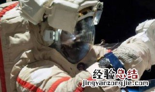 太空服多重踩到人会怎么办视频 太空服多重