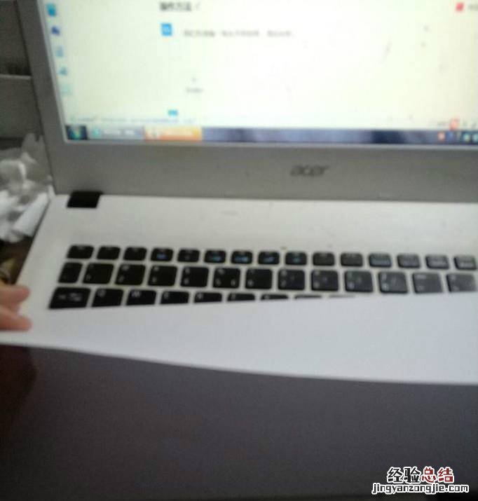 如何制作能飞得很远的纸飞机