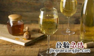 何首乌泡酒究竟有什么好处呢 何首乌泡酒的用法与用量