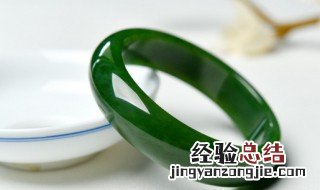 玉镯怎么养越来越透呢 玉越来越透的养法