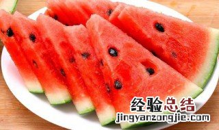 西瓜切一半怎么保存 西瓜切一半的保存方法及挑选技巧