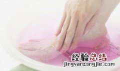 夏季泡脚水温多少度合适 夏季泡脚水温多少度合适女性