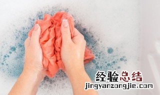 衣服上汗渍发黄怎么洗干净 衣服上的汗渍发黄怎么洗