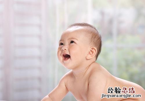 新生男宝宝乳房有硬块是怎么回事