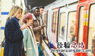 网上订票到车站怎么取票 高铁进站刷身份证还是车票