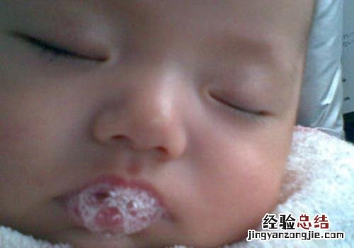 婴儿吐泡泡就是肺炎? 宝宝吐泡泡就是肺炎吗