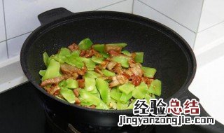 为什么铁锅炒菜油烟大 为什么铁锅炒菜油烟大一点