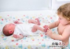 小孩双脚背骨头突出 孩子脚背骨头突出是怎么回事