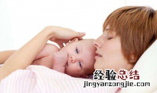 三个月宝宝睡觉吃手指的原因 感受世界