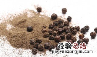 白胡椒粉和黑胡椒粉的区别和用途 白胡椒粉和黑胡椒粉的区别和用途是什么