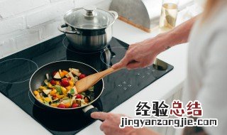 怎么样放油炒菜不粘锅底 怎么样放油炒菜不粘