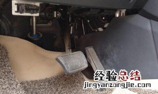 十字路口转弯油门怎么踩刹车 十字路口转弯油门怎么踩