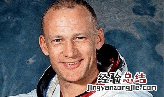 第一位登上月球的地球人是谁 第一位登上月球的是哪位宇航员