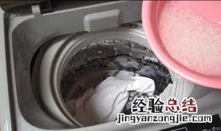 牛仔衣服可不可以用洗衣机洗? 牛仔衣物可以机洗吗