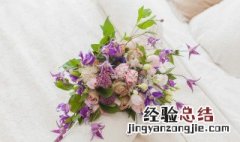 桌上鲜花怎么避免凋谢快一点 桌上鲜花怎么避免凋谢快