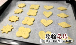 烤盘垫油纸方法 如何在烤盘上铺牛油纸