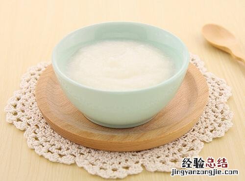 宝宝几个月可以吃米粉 宝宝几个月可以吃米粉蛋黄
