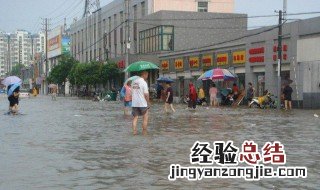 梦见地上都是雨水什么意思呀 梦见地上都是雨水什么意思