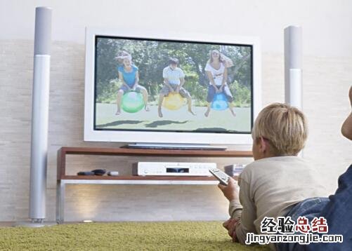 婴儿可以看电视吗 三个月 婴儿可以看电视吗