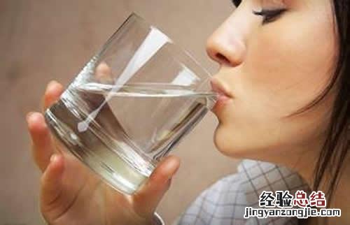 产后坐月子可以喝水吗 坐月子可以喝水吗