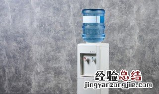 饮水机怎么换水桶 怎么把有水的桶从饮水机换下来