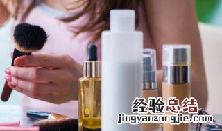 可以把化妆品放在行李箱里面托运吗 化妆品放行李箱里可以托运吗