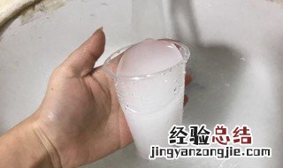 自来水有白色粉末是什么原因 自来水有白色的沉淀物怎么办