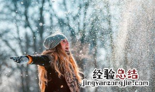 梦见天空飘雪花是什么意思 梦见天空飘雪花什么意思