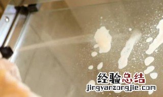 玻璃上的胶用什么清洗干净 玻璃胶用什么清洗掉