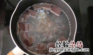 煮鸡血用热水还是冷水 煮鸡血用热水还是冷水下锅