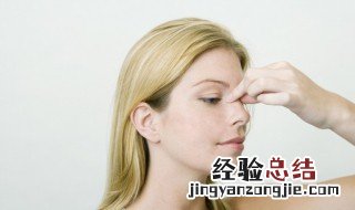 在鼻子的什么部位打高光会使脸部看起来更立体? 在鼻子的什么部位打高光好呢